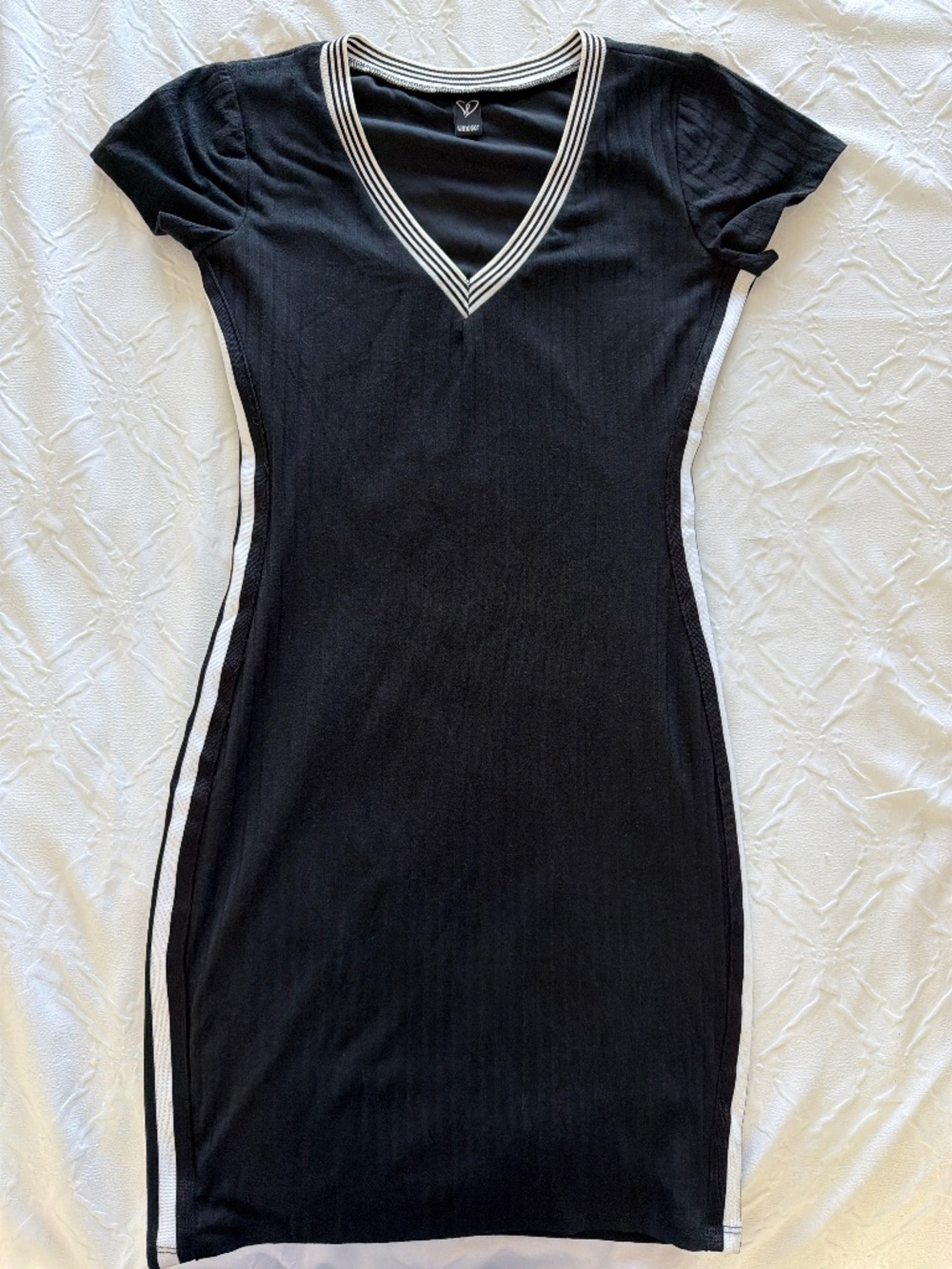 Windsor Black & White V-Neck Bodycon Midi Dress Size M